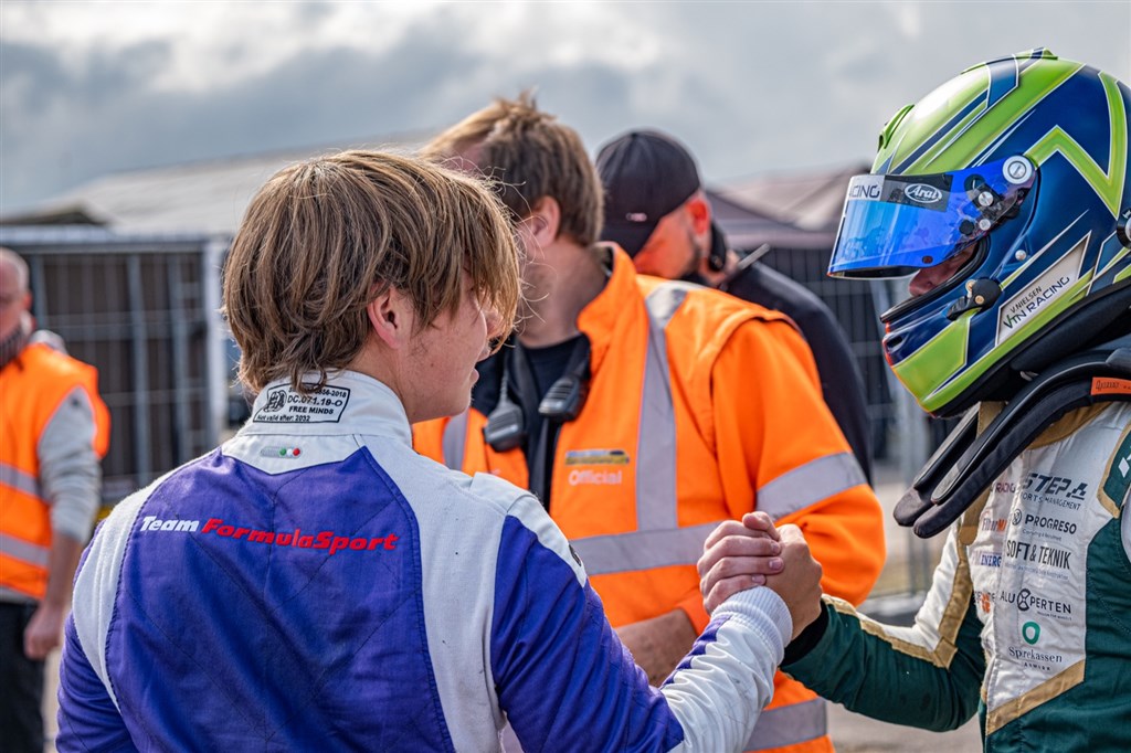 Der er et sundt konkurrencemiljø i dansk Formel 4, hvor kørerne kan udvikle sig i trygge rammer.